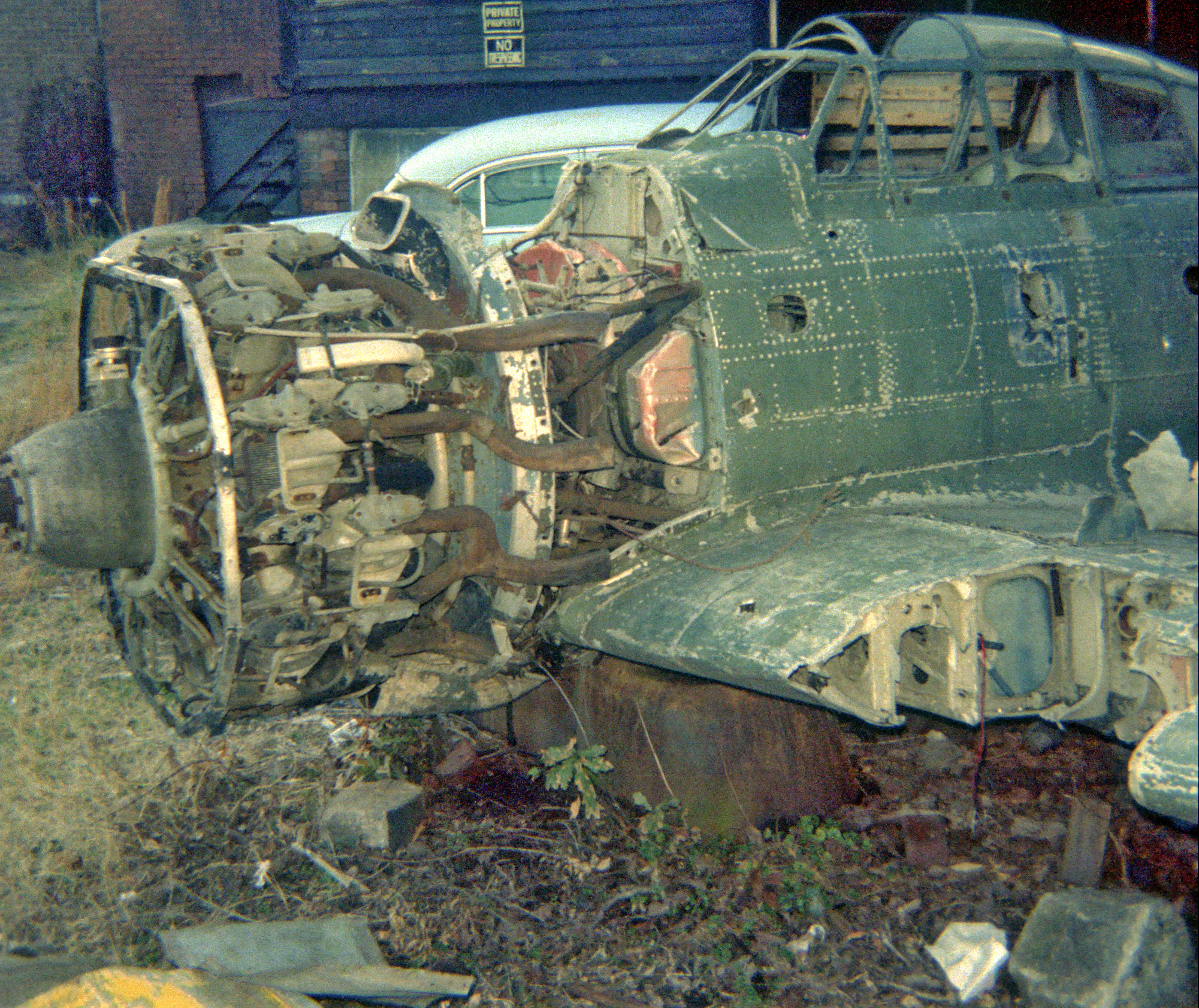 Mitsubishi A6M5 type 52 "Zeke" ("Zero") fighter, behind Atlanta Museum